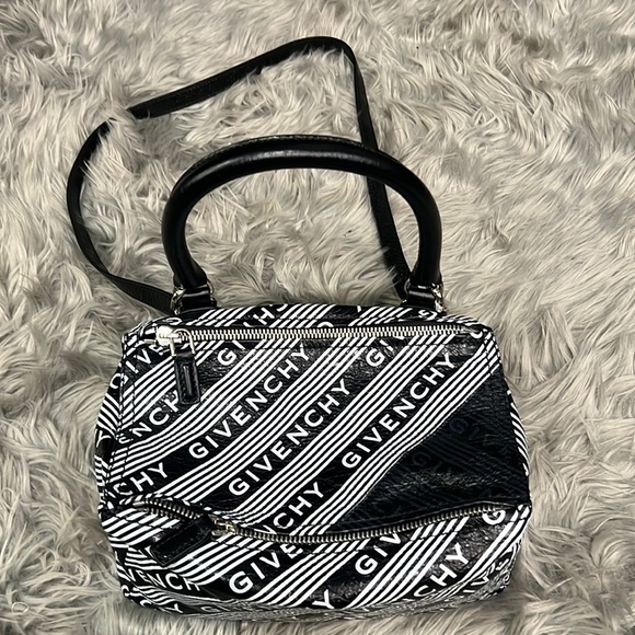 Givenchy - Picture 1 of 8